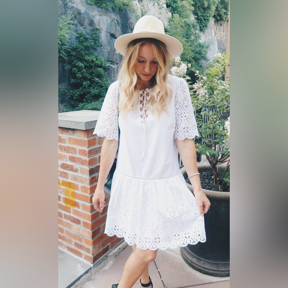 Banana Republic white cotton eyelet ruffle mini dress w/tie front detail size M